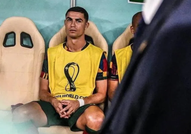 晋级下一阶段首场状态出色，瑞士队观众沸腾！，C罗重返赛场观众掌声雷动的简单介绍-爱游戏平台