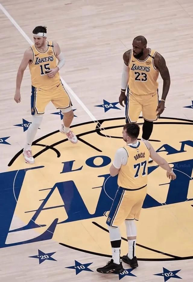 东契奇连续七场比赛得分超过大比分获胜，快船不断突破！赢得满堂喝彩(东契奇总得分是多少)-爱游戏游戏体验