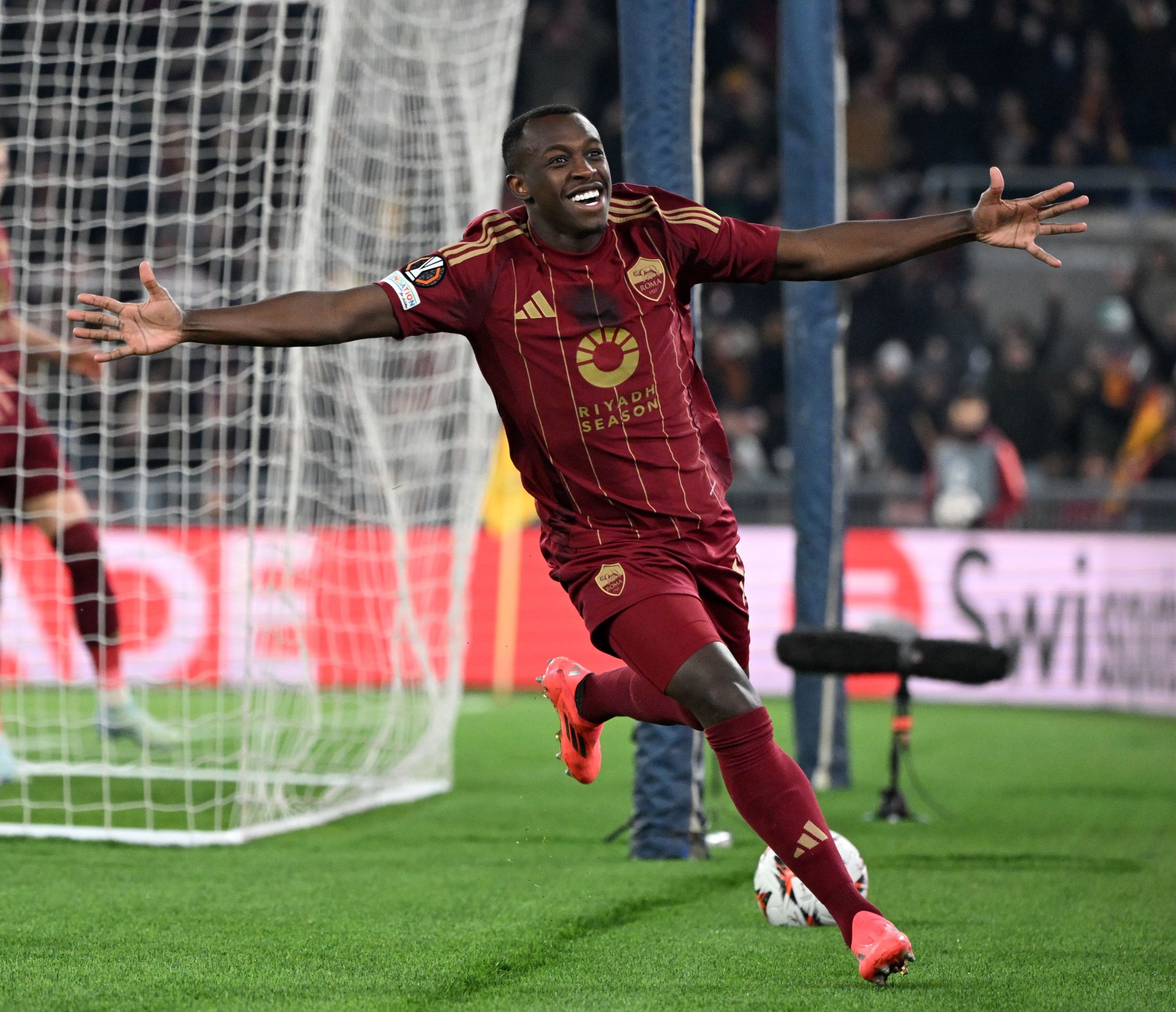 包含转会期体能课后，罗马外线爆发备战葡超，气氛紧张，数据趋势出现新变化的词条